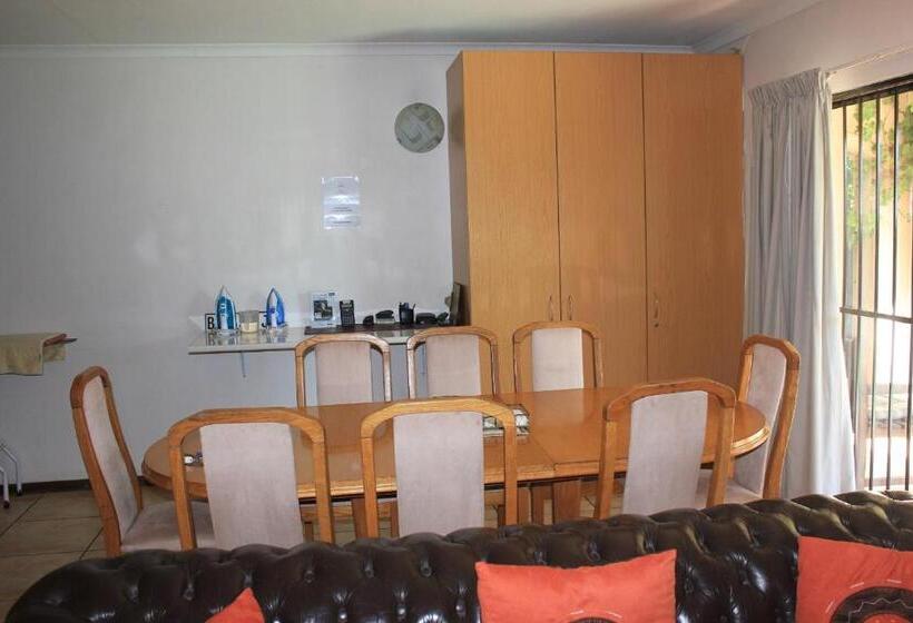 غرفة قياسية ثلاثية, Three Arches Guesthouse