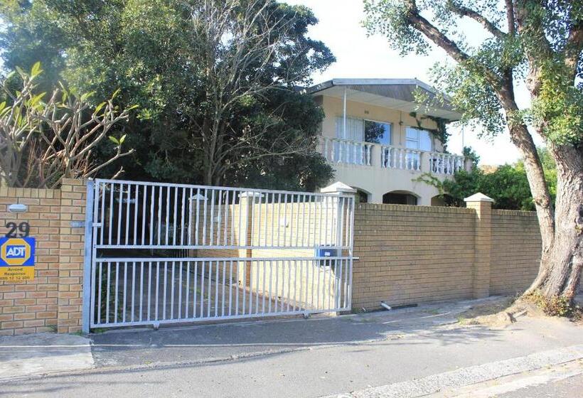 غرفة قياسية ثلاثية, Three Arches Guesthouse