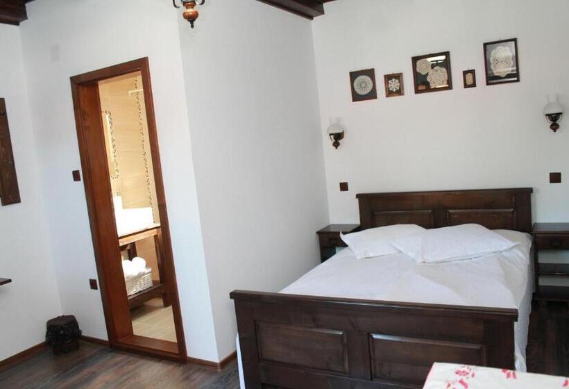 스탠다드 발코니 룸, Zsuzsanna Paraszthaz