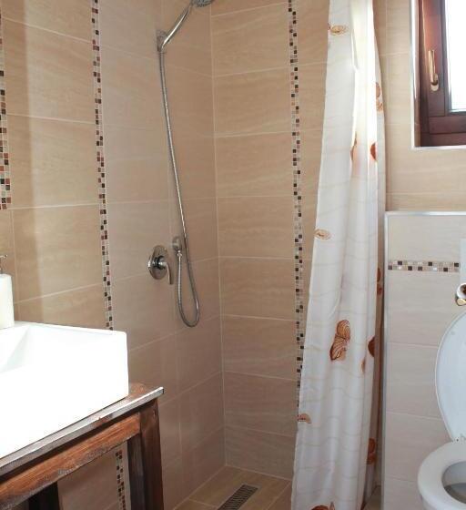 스탠다드 발코니 룸, Zsuzsanna Paraszthaz