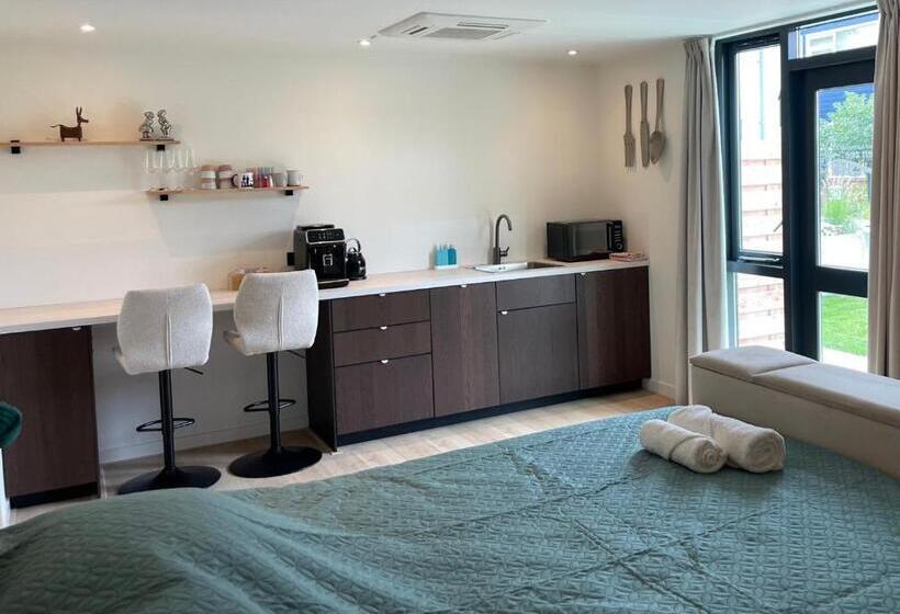 Номер Стандарт, B&b Wad En Zee