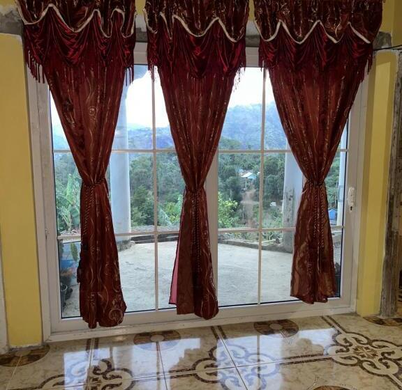 اتاق استاندارد با چشمانداز کوهستان, O T On The Rise