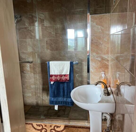 اتاق استاندارد با چشمانداز کوهستان, O T On The Rise