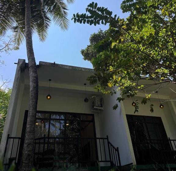 اتاق خانوادگی با چشم‌انداز باغ, Elite Safari Resort