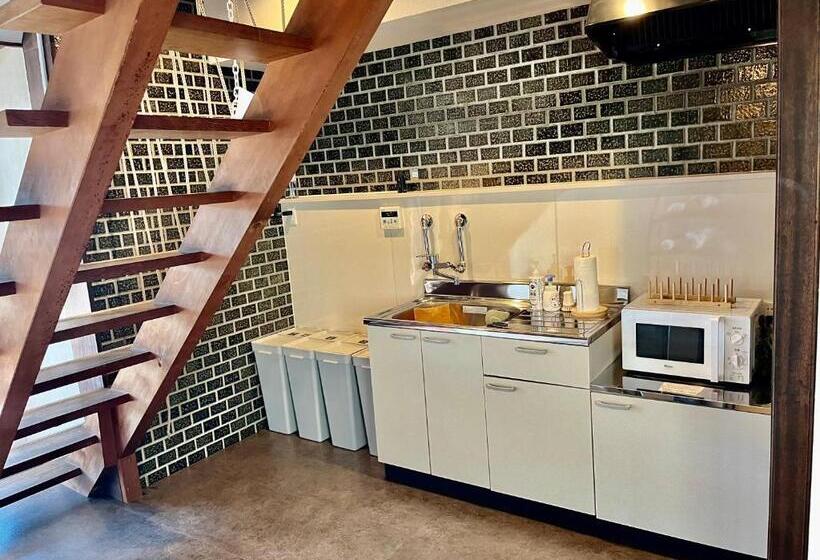 شقة غرفة واحدة, 海峡別荘