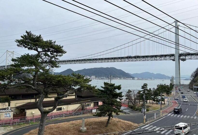 شقة غرفة واحدة, 海峡別荘