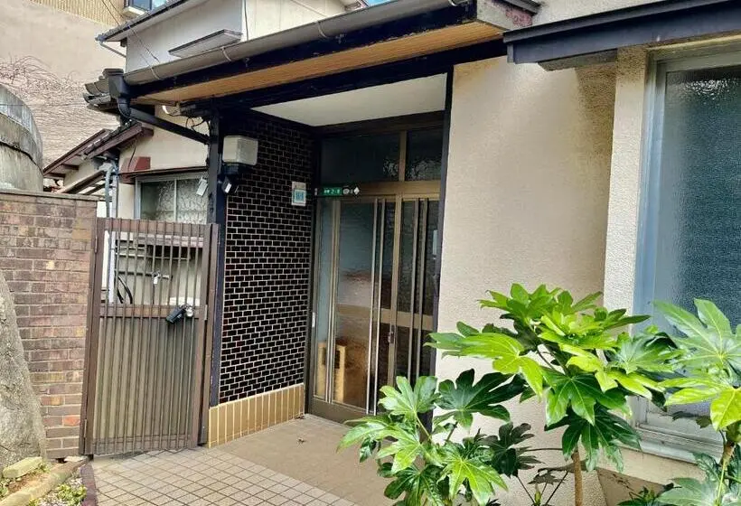 Talo 2 Makuuhuonetta, 海峡別荘