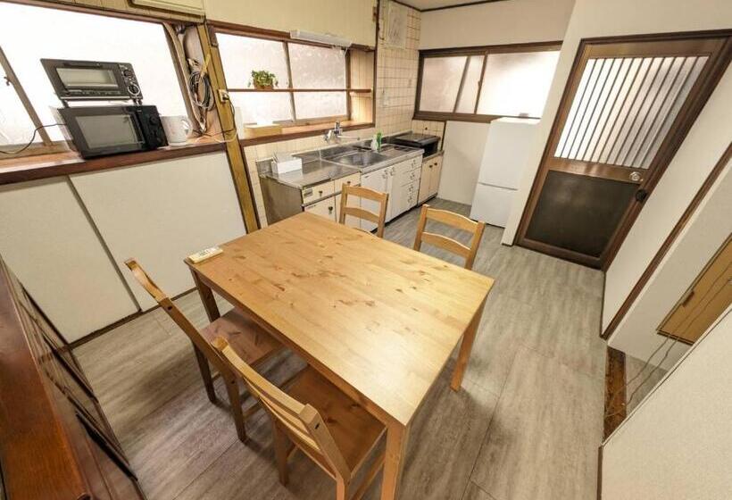 منزل غرفتين نوم, 海峡別荘