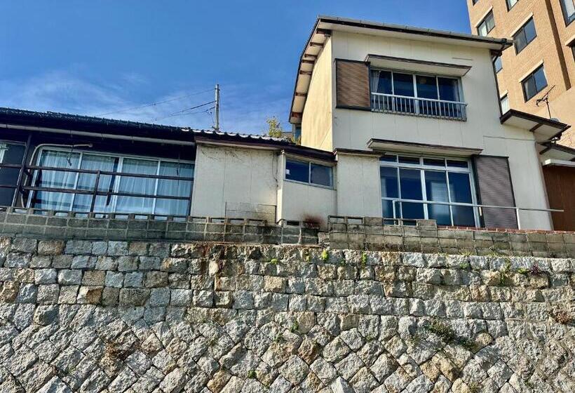 منزل غرفتين نوم, 海峡別荘