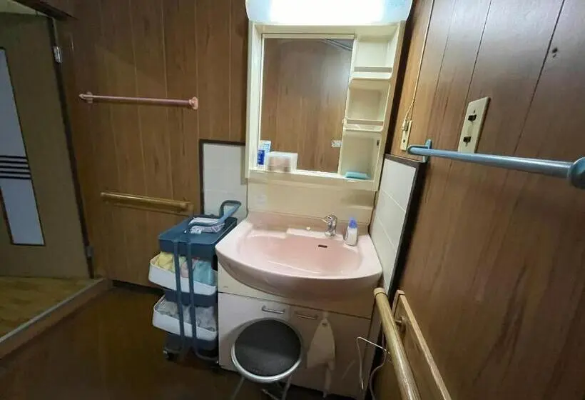 Duplex-huone, 福井駅から徒歩2分の1棟貸切民泊 最低限福井駅前