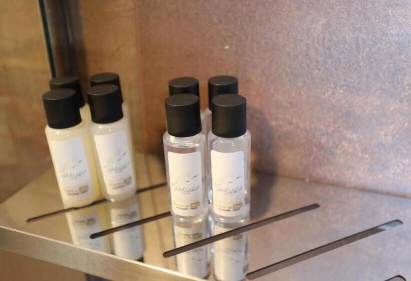 חדר סטנדרט לשלושה, Dallga Suites