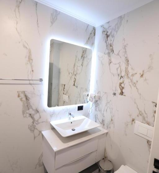 标准三人间, Dallga Suites