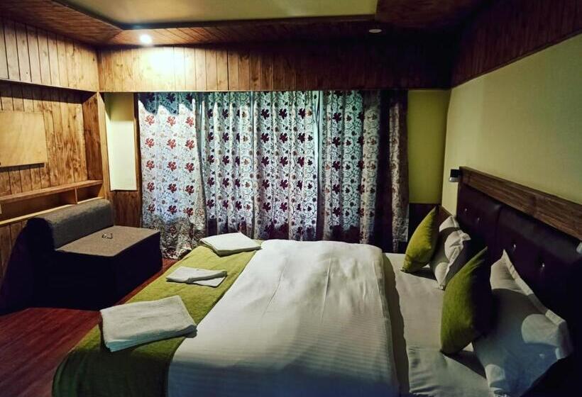 Familjerum, The Posh Residency