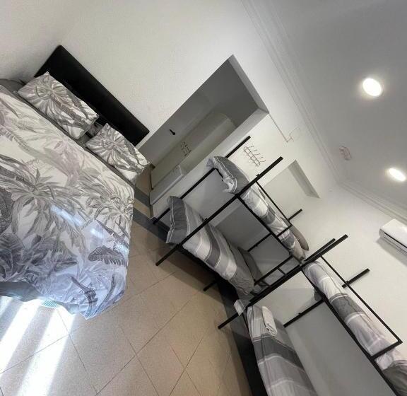 اتاق خانوادگی با سرویس بهداشتی مشترک, Parsa Residencial House