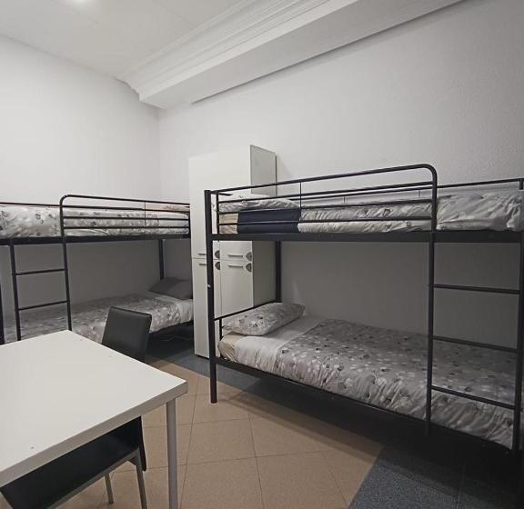 اتاق چهار تخته با دستشویی مشترک, Parsa Residencial House