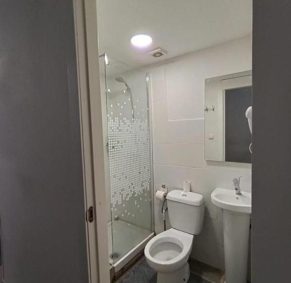 اتاق ساده سه‌ نفره, Parsa Residencial House