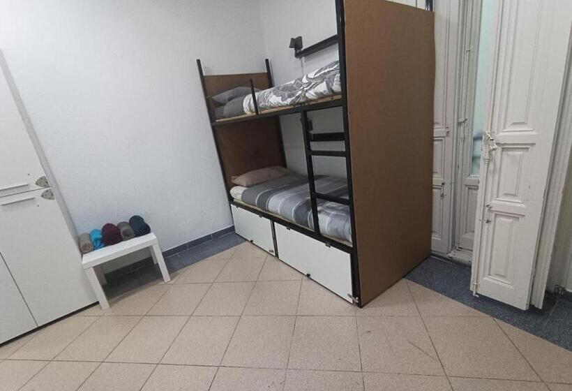 Economy Quadruple Room, Parsa Residencial House
