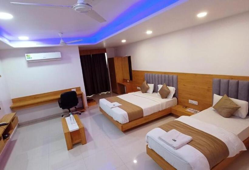 חדר דלוקס לשלושה, Greeen Leaf