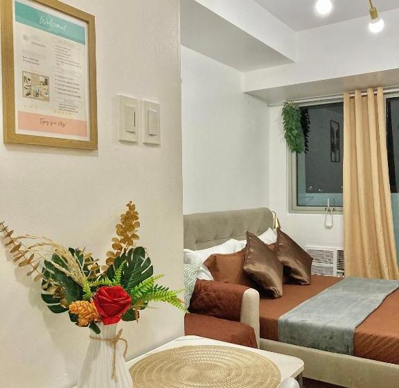 Студио Стандарт с Балконом, The Residences At Commonwealth Quezon City By Snazzy Staycation