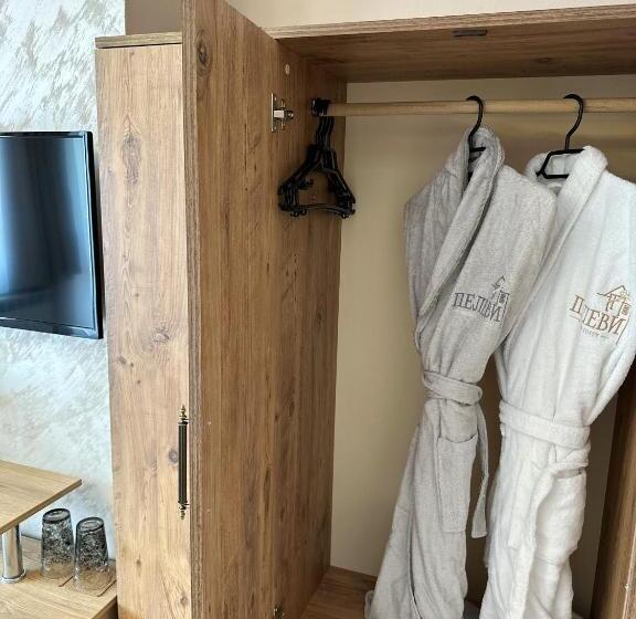 غرفة قياسية ثلاثية, къща за гости пелеви