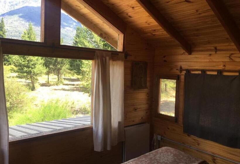 غرفة قياسية مطلة على الجبل, Carelhue