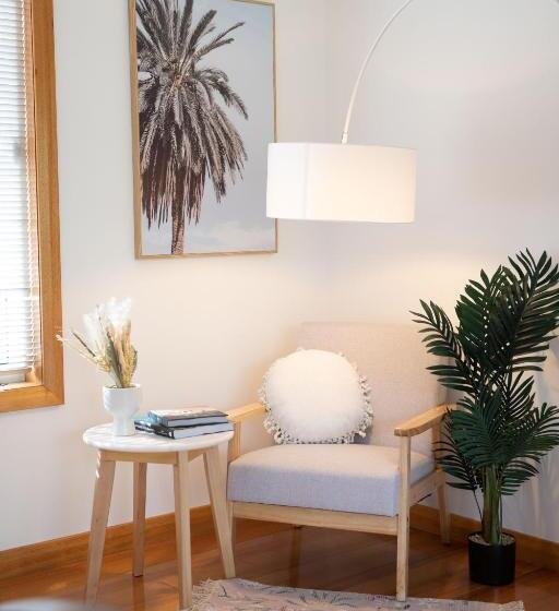 חדר משפחתי נוף לים, Sea View Guest House