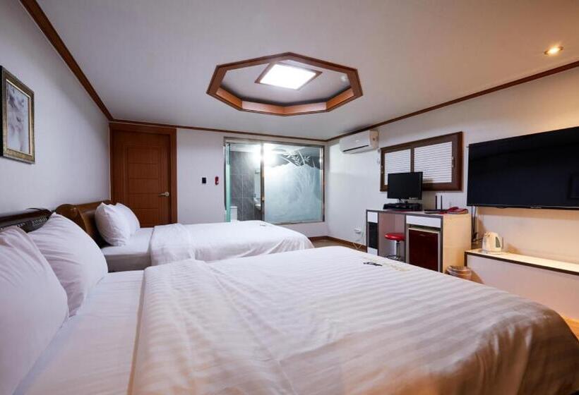 디럭스 패밀리 룸, Buantreehotel Blackhouse