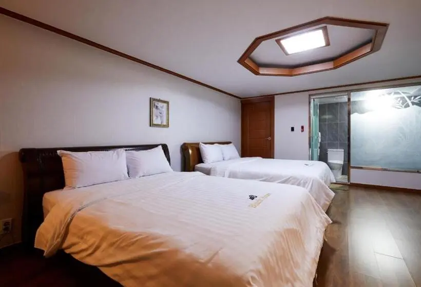 デラックスファミリールーム, Buantreehotel Blackhouse