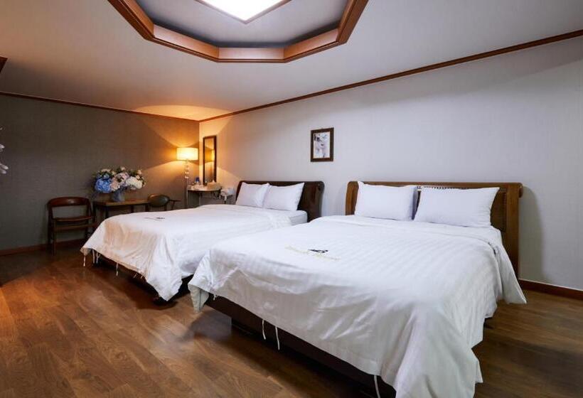 Семейный Номер Deluxe, Buantreehotel Blackhouse