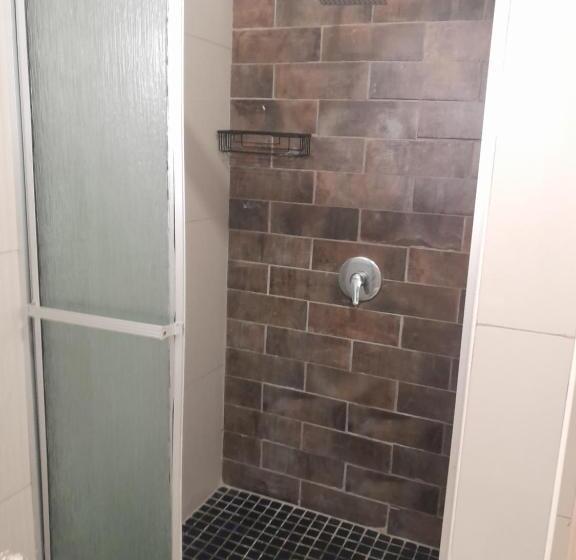 Семейный Номер, Indaba Manor Guesthouse