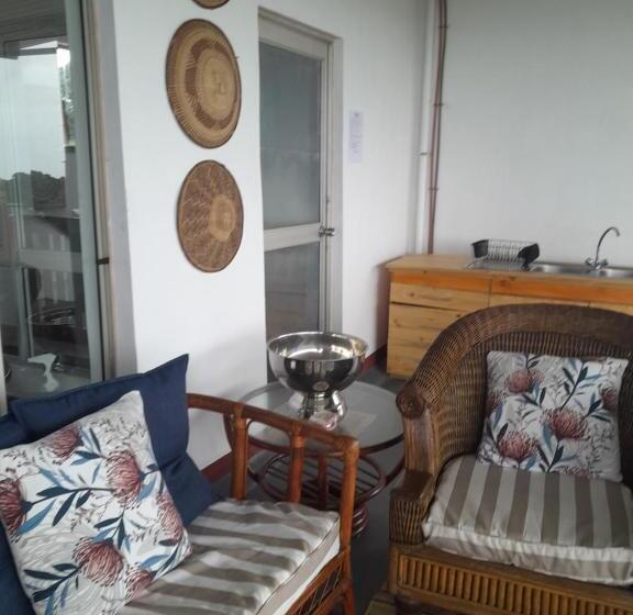 Семейный Номер, Indaba Manor Guesthouse