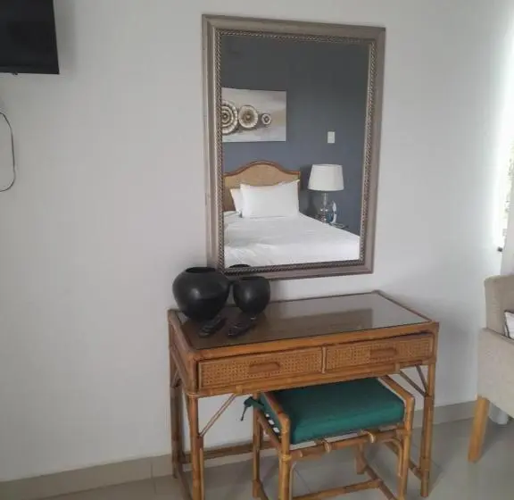 バルコニー付きスタンダードトリプルルーム, Indaba Manor Guesthouse