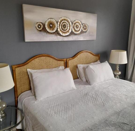 Трехместный Номер Стандарт с Балконом, Indaba Manor Guesthouse