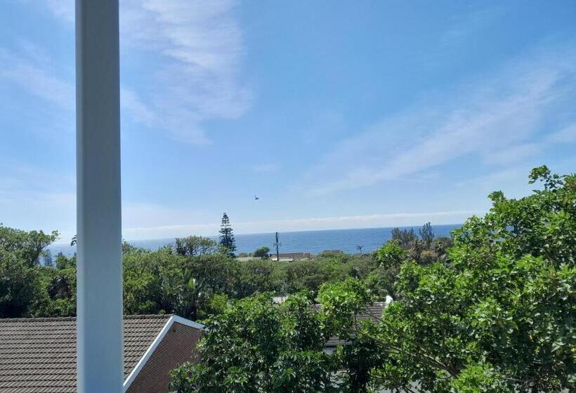 Трехместный Номер Стандарт с Балконом, Indaba Manor Guesthouse