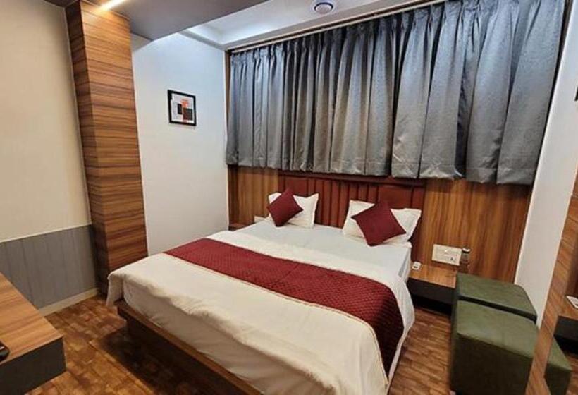 جناح, Fabhotel Max