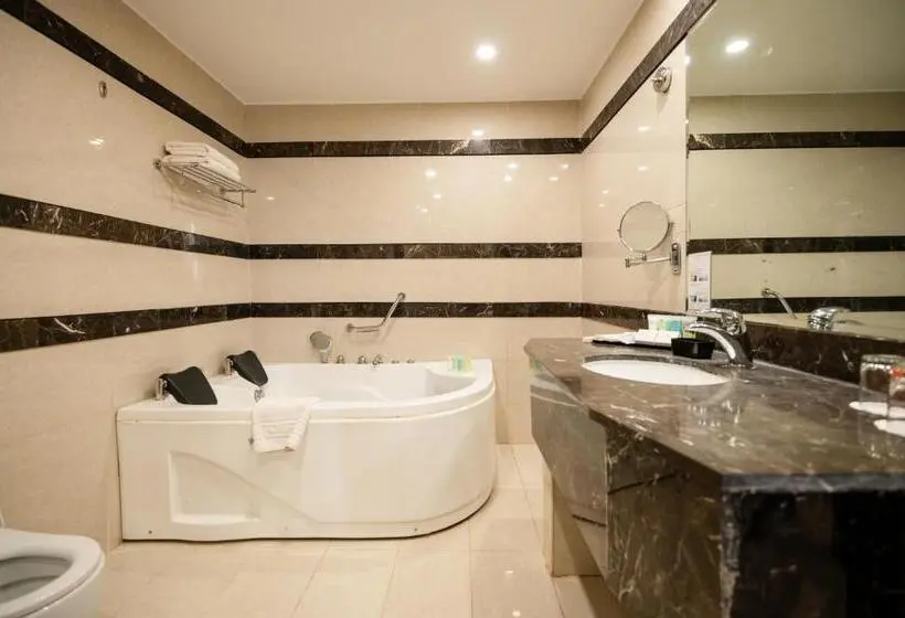 Deluxe Suite Sea View, East