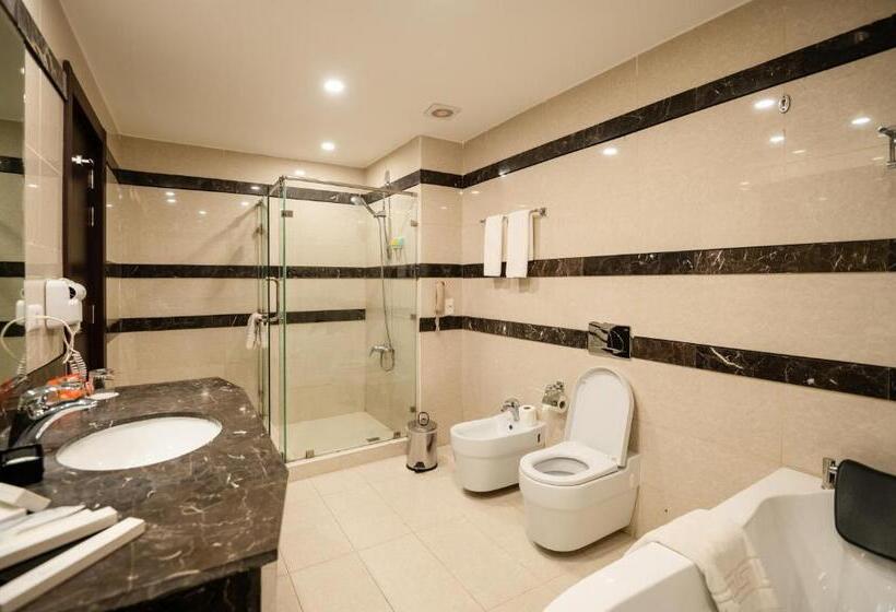 Deluxe Suite Sea View, East