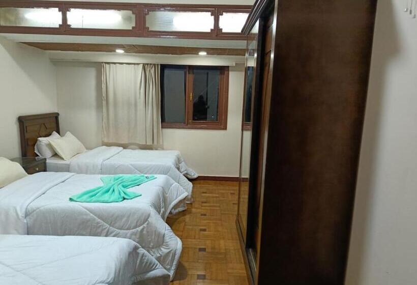 Economy Triple Room, Luna