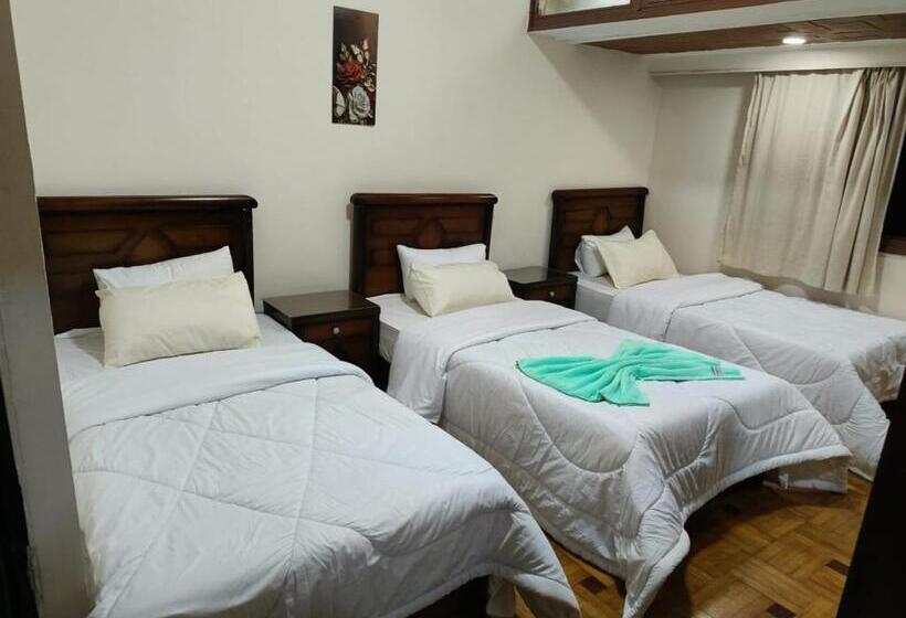 Economy Triple Room, Luna