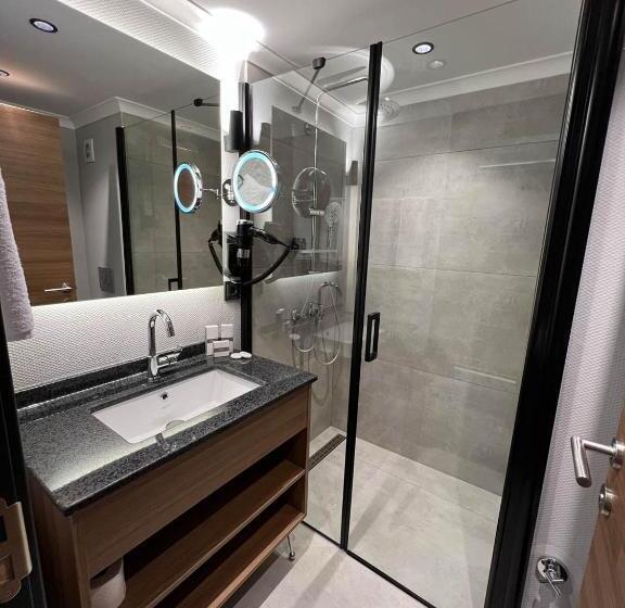 غرفة قياسية, Sera Lake Center