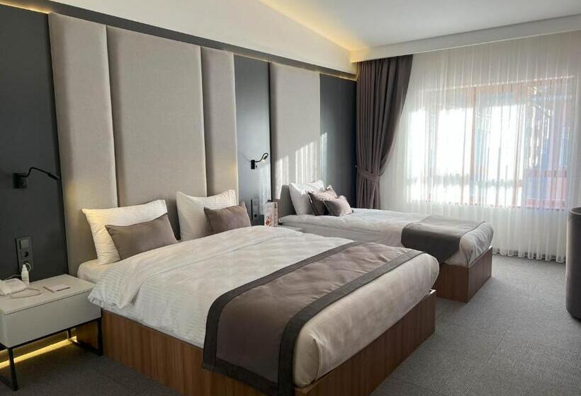 غرفة قياسية, Sera Lake Center