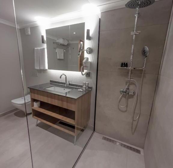 غرفة ديلوكس مطلّة علي البحر مزوَّدة بشُرفة, Sera Lake Center