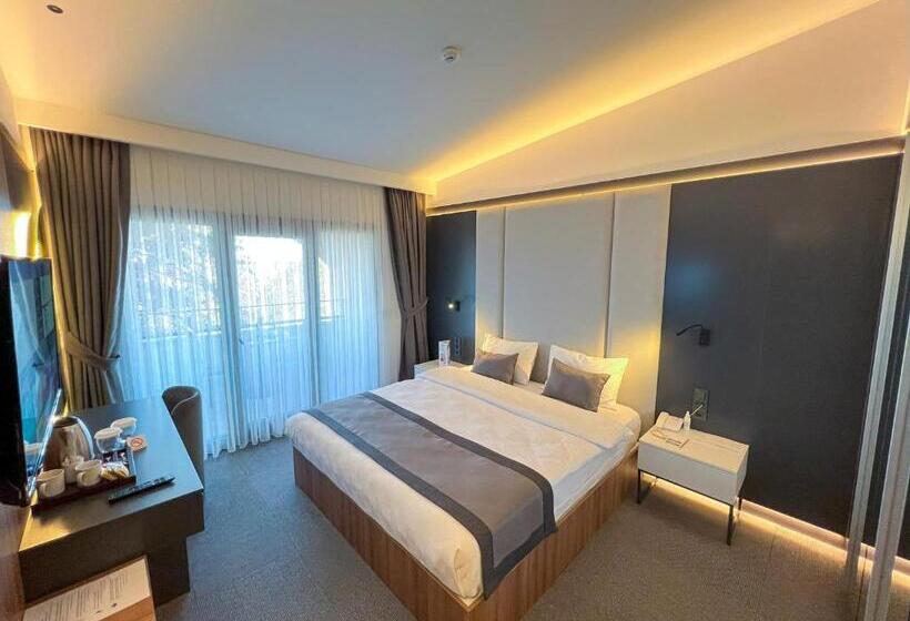 غرفة ديلوكس مطلّة علي البحر مزوَّدة بشُرفة, Sera Lake Center