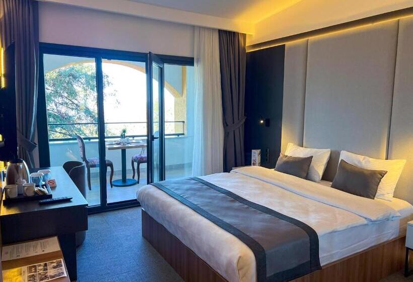 غرفة ديلوكس مطلّة علي البحر مزوَّدة بشُرفة, Sera Lake Center