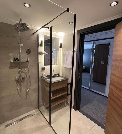 غرفة بريميوم رباعية, Sera Lake Center