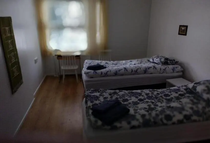 Standard-huone, Saarnimaja