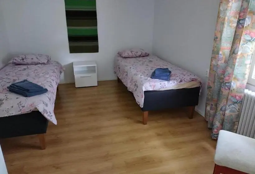 Standard-huone, Saarnimaja