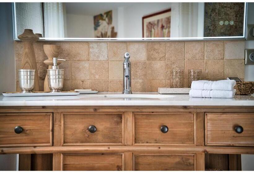 デラックスルーム, Le Mas Des Aires   Chambres D Hôtes   Blauzac  Uzès   Pont Du Gard