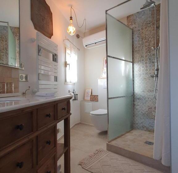 デラックスルーム, Le Mas Des Aires   Chambres D Hôtes   Blauzac  Uzès   Pont Du Gard