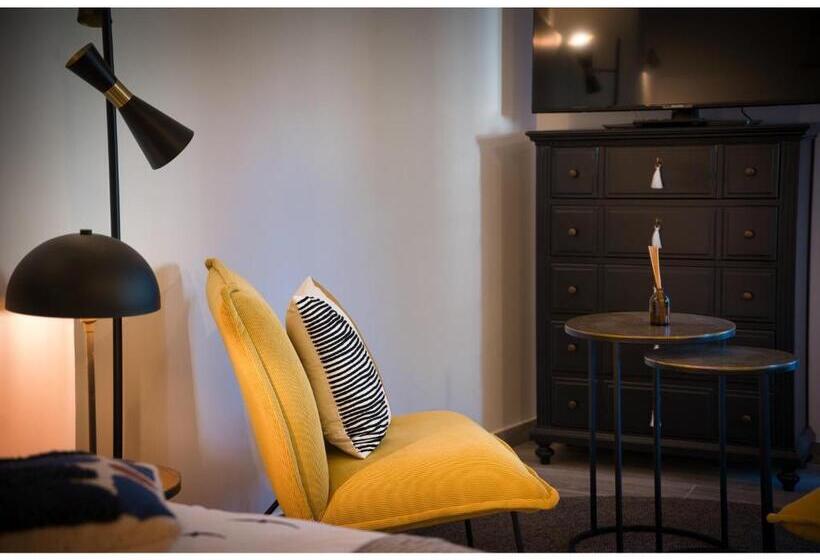 プールビュースタンダードルーム, Le Mas Des Aires   Chambres D Hôtes   Blauzac  Uzès   Pont Du Gard